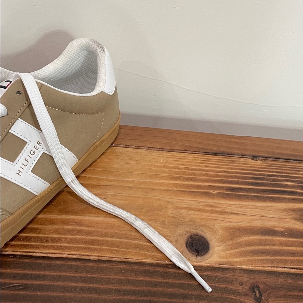 Tommy Hilfiger Maisie Sneaker Size 11 NEW! - Picture 14 of 15